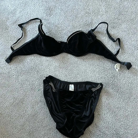 Victorias Secret Rhinestone Velvet Bi rage Set Panties S and Bra Unlined 34B - Picture 2 of 6